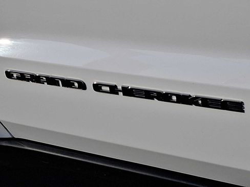 Used 2020 Jeep Grand Cherokee Limited AWD/4WD image 28