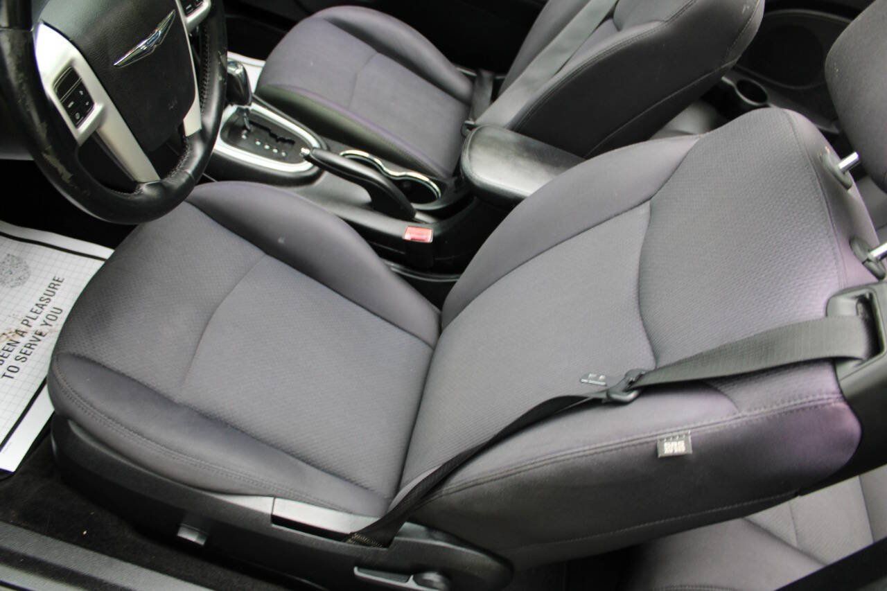 Used 2013 Chrysler 200 Touring FWD image 16