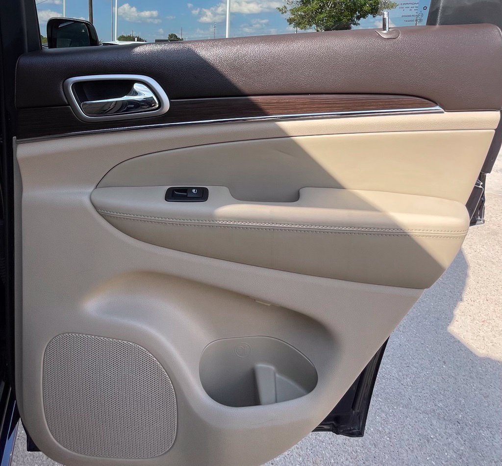 Used 2018 Jeep Grand Cherokee Overland RWD image 35