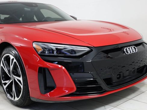 Used 2022 Audi e-tron GT Prestige image 36