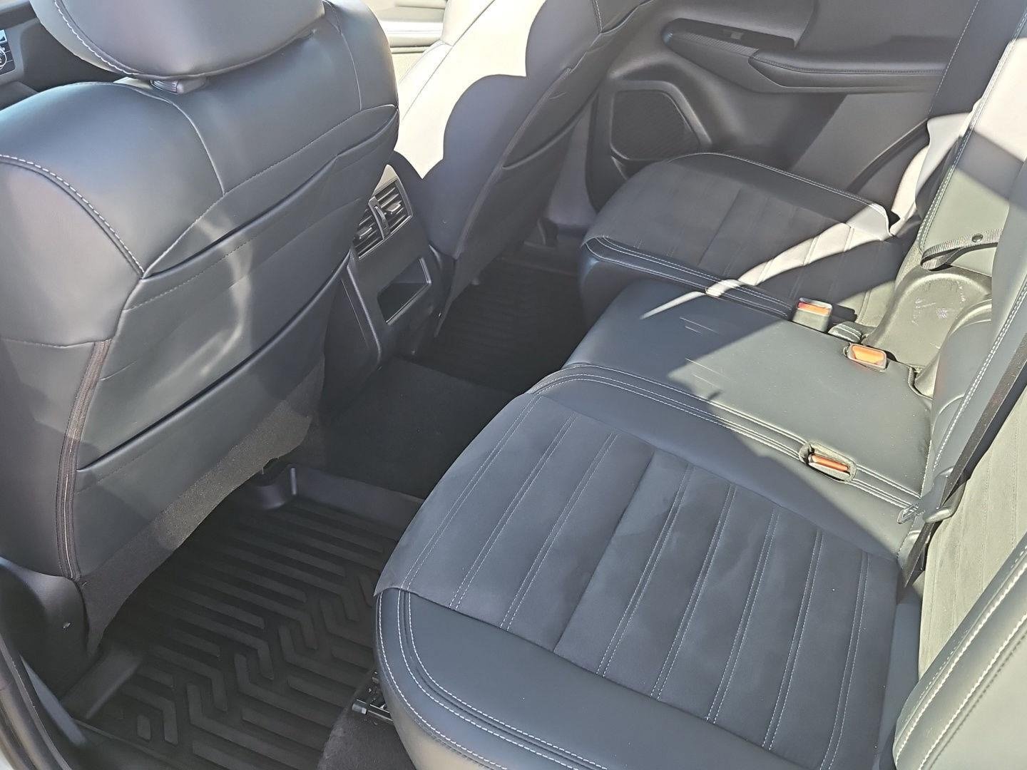 Used 2024 Mitsubishi Outlander AWD image 15