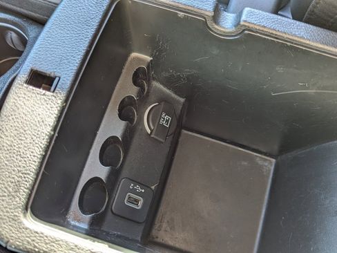 Used 2019 Jeep Cherokee Latitude Plus w/ Comfort/Convenience Group image 23