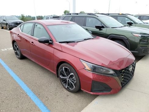 Used 2023 Nissan Altima 2.5 SR AWD/4WD image 1