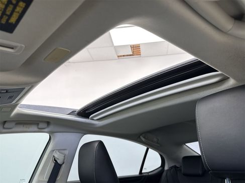 Used 2019 Lexus ES 350 Ultra Luxury image 40