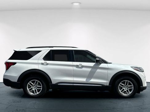 Used 2025 Ford Explorer Active AWD/4WD image 6