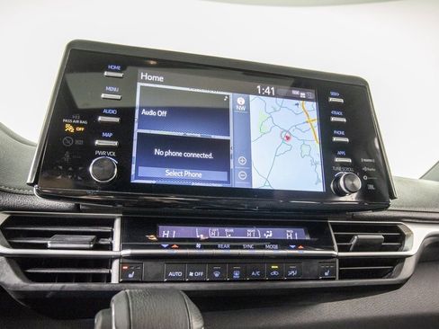 Used 2024 Toyota Sienna XLE Woodland Edition image 27