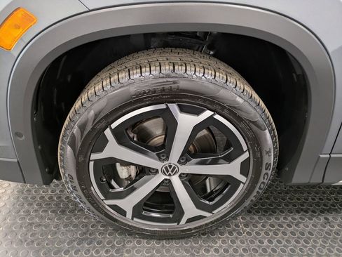 Used 2026 Volkswagen Tiguan SE AWD/4WD image 16