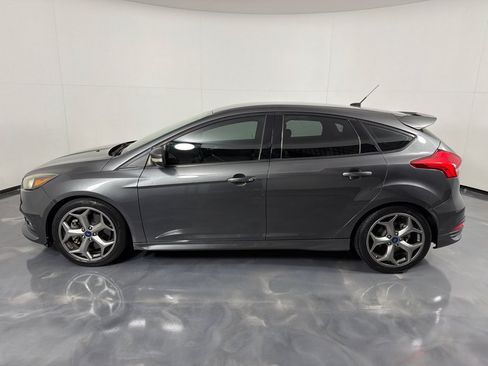 Used 2017 Ford Focus ST FWD image 8