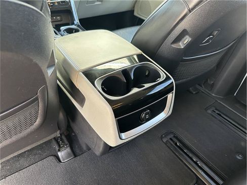 Used 2022 Kia Carnival EX FWD image 18
