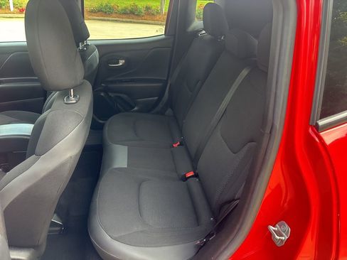 Used 2020 Jeep Renegade Altitude FWD image 37
