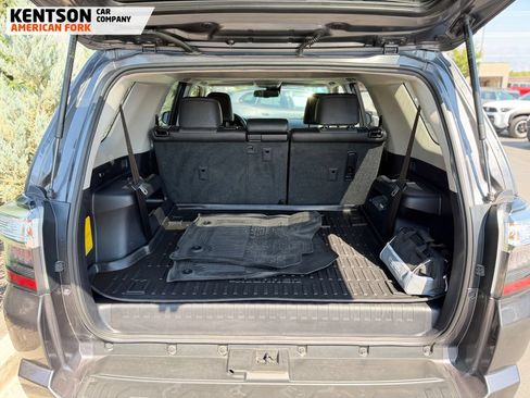 Used 2022 Toyota 4Runner SR5 Premium w/ Moonroof Package AWD/4WD image 32