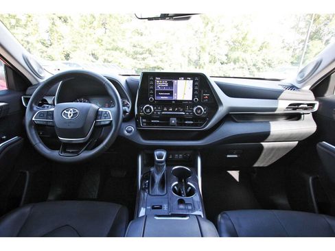 Used 2022 Toyota Highlander Limited FWD image 7