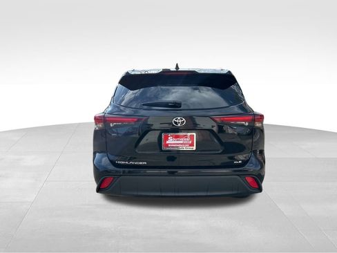 Used 2024 Toyota Highlander XLE image 4