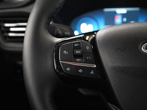 Used 2025 Ford Escape Platinum image 24