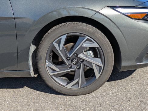 Used 2025 Hyundai Elantra Sport image 11