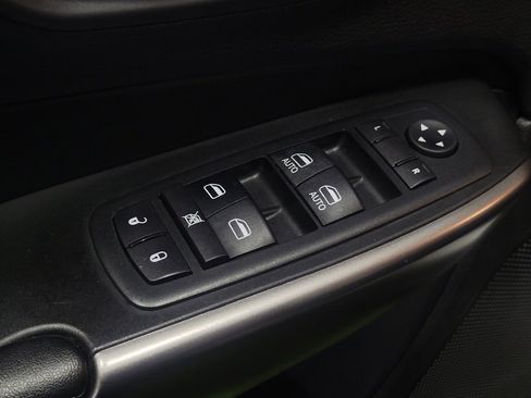 Used 2020 Jeep Cherokee Latitude Plus w/ Cold Weather Group AWD/4WD image 27