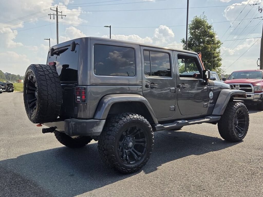 Used 2017 Jeep Wrangler Unlimited Sahara w/ Connectivity Group AWD/4WD image 8
