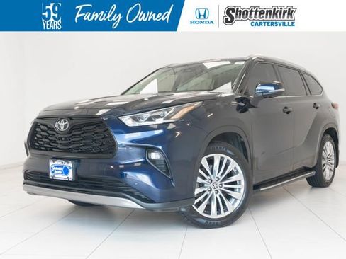 Used 2024 Toyota Highlander Platinum FWD image 1