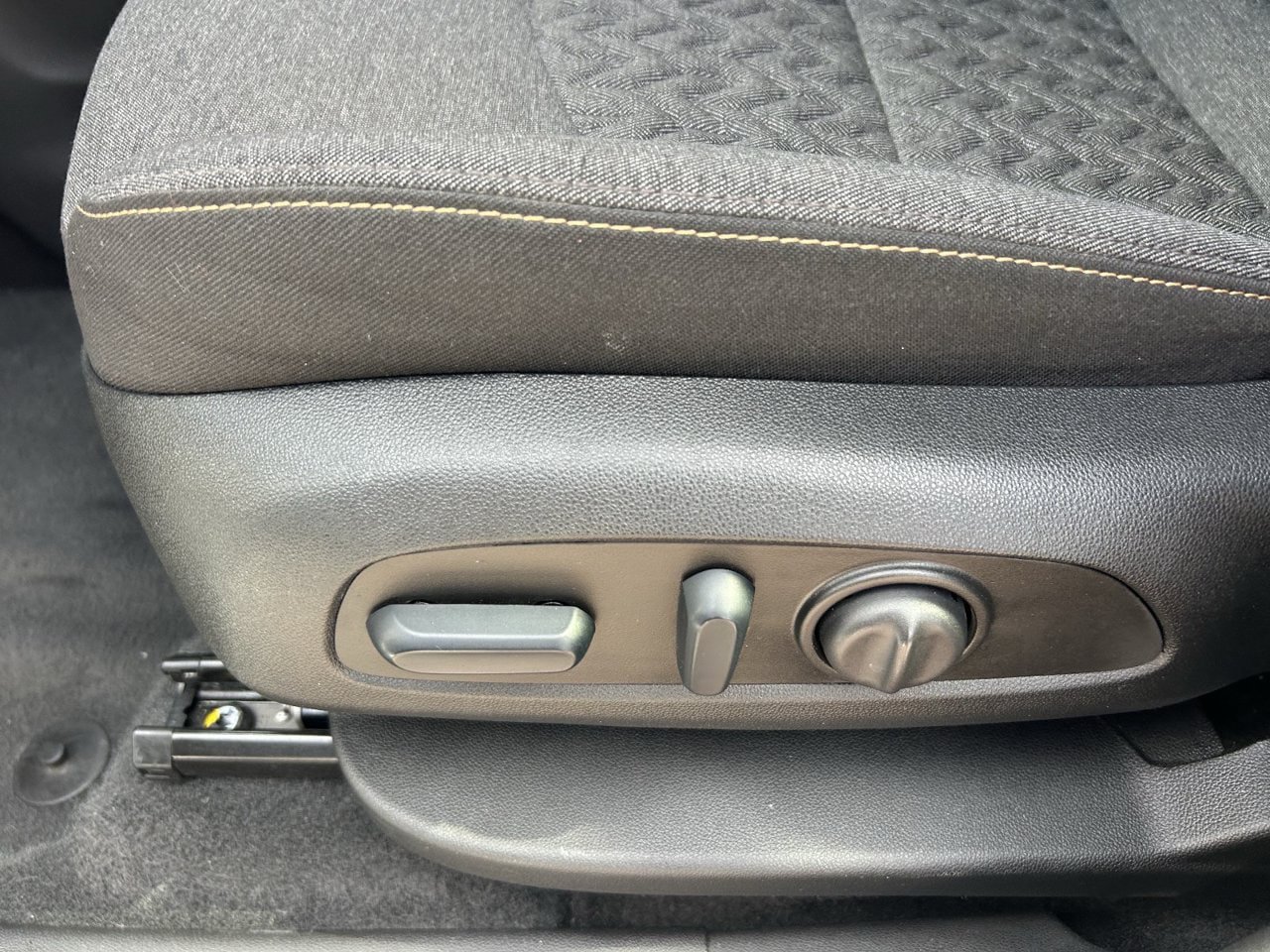 Used 2024 Chevrolet Equinox LT FWD image 30