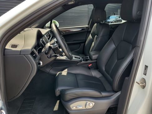 Certified 2015 Porsche Macan S AWD/4WD image 5