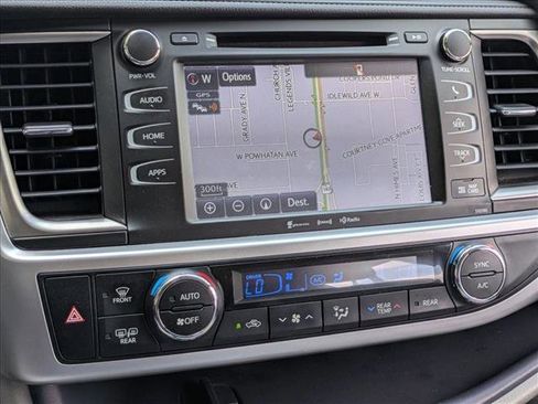 Used 2019 Toyota Highlander XLE image 11