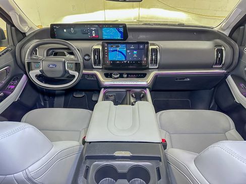 New 2025 Ford Expedition Max Platinum w/ Driver's Package AWD/4WD image 31