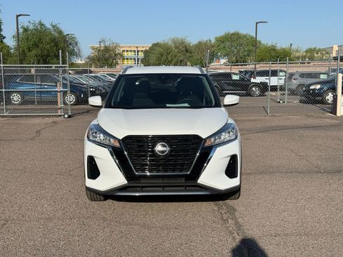 Certified 2024 Nissan Kicks SV image 2