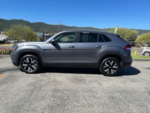 Used 2021 Volkswagen Atlas Cross Sport SE image 9