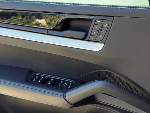 Certified 2024 Porsche Cayenne Coupe AWD/4WD image 28