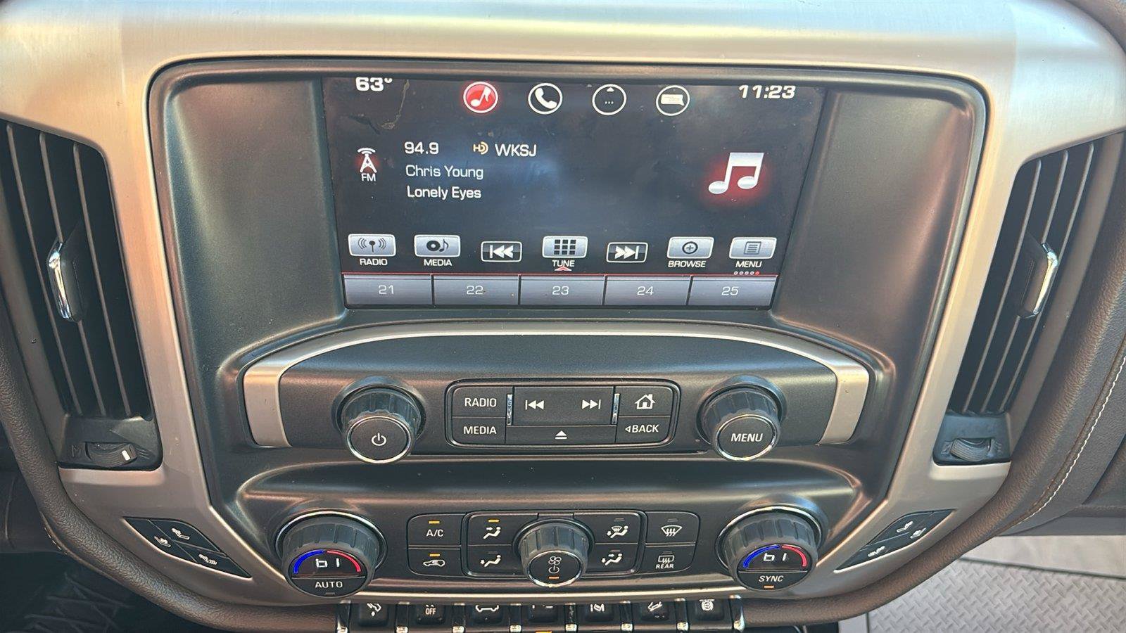 Used 2016 GMC Sierra 2500 Denali w/ Duramax Plus Package AWD/4WD image 33