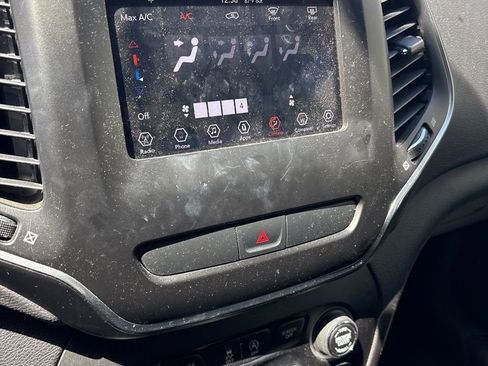 Used 2019 Jeep Cherokee Latitude Plus image 10