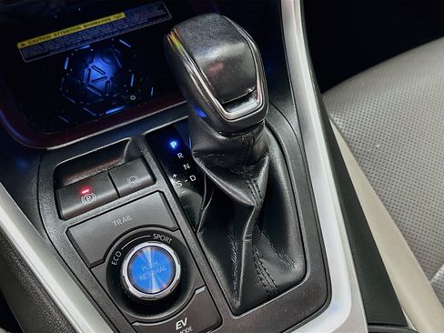 Used 2019 Toyota RAV4 Limited AWD/4WD image 25
