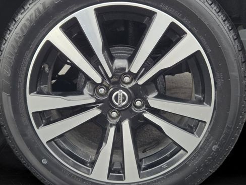 Used 2019 Nissan Kicks SR w/ SR Premium Package image 32