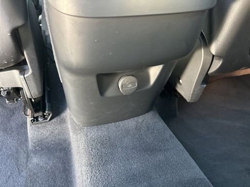 Certified 2024 Volvo XC90 B5 Plus w/ Protection Package Premier image 16