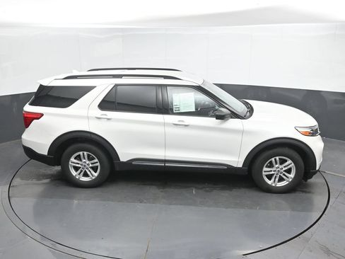 Used 2020 Ford Explorer XLT w/ Equipment Group 202A AWD/4WD image 36
