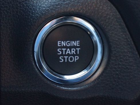 Used 2025 Toyota RAV4 XLE AWD/4WD image 8