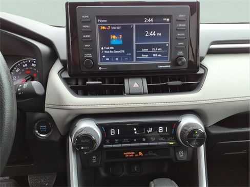 Used 2022 Toyota RAV4 XLE image 19