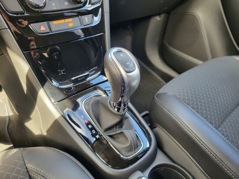 Used 2022 Buick Encore Preferred w/ Safety Package image 22