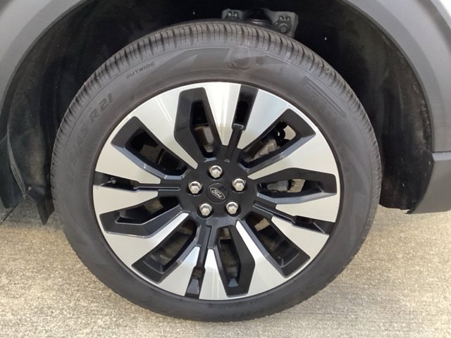 Used 2026 Ford Explorer Platinum w/ LUX Leather Package AWD/4WD image 8