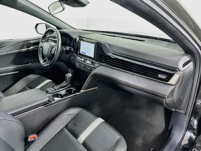 Used 2025 Toyota Camry SE FWD image 27