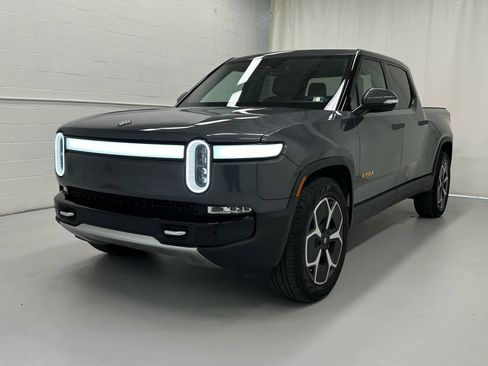 Used 2023 Rivian R1T Adventure image 3