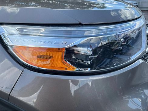 Used 2021 Ford Explorer XLT RWD image 6