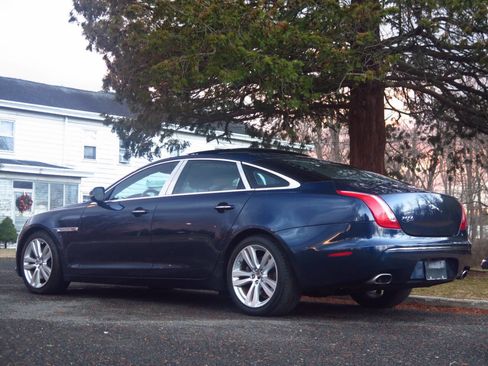 Used 2011 Jaguar XJ L image 3