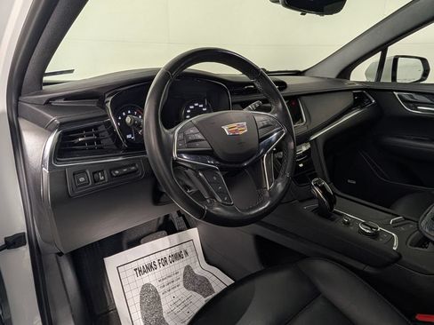 Used 2022 Cadillac XT5 Premium Luxury w/ Technology Package FWD image 4