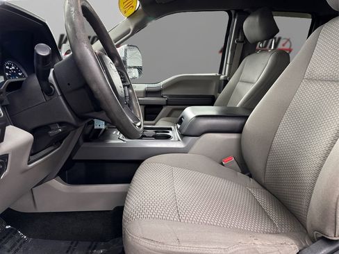 Used 2017 Ford F250 XLT w/ XLT Premium Package image 9