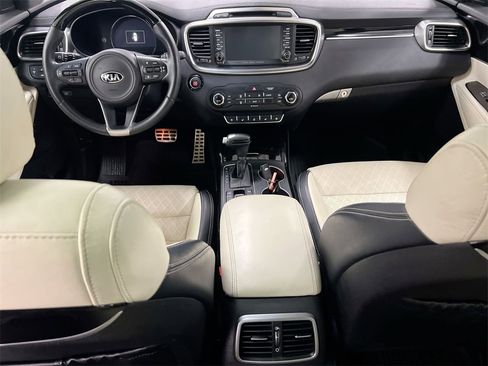 Used 2018 Kia Sorento SX image 10