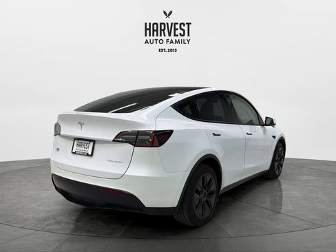 Used 2024 Tesla Model Y Long Range AWD/4WD image 6