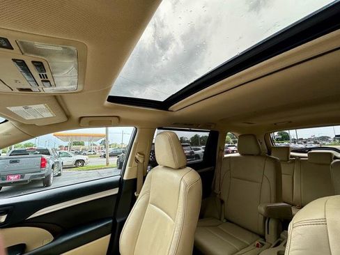 Used 2018 Toyota Highlander XLE FWD image 28