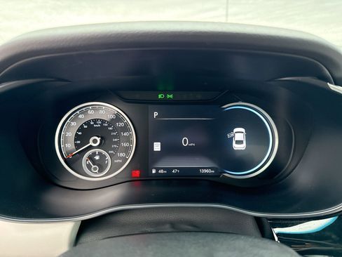 Used 2025 Genesis G70 2.5T image 10