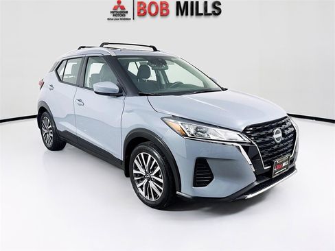 Used 2023 Nissan Kicks SV image 1